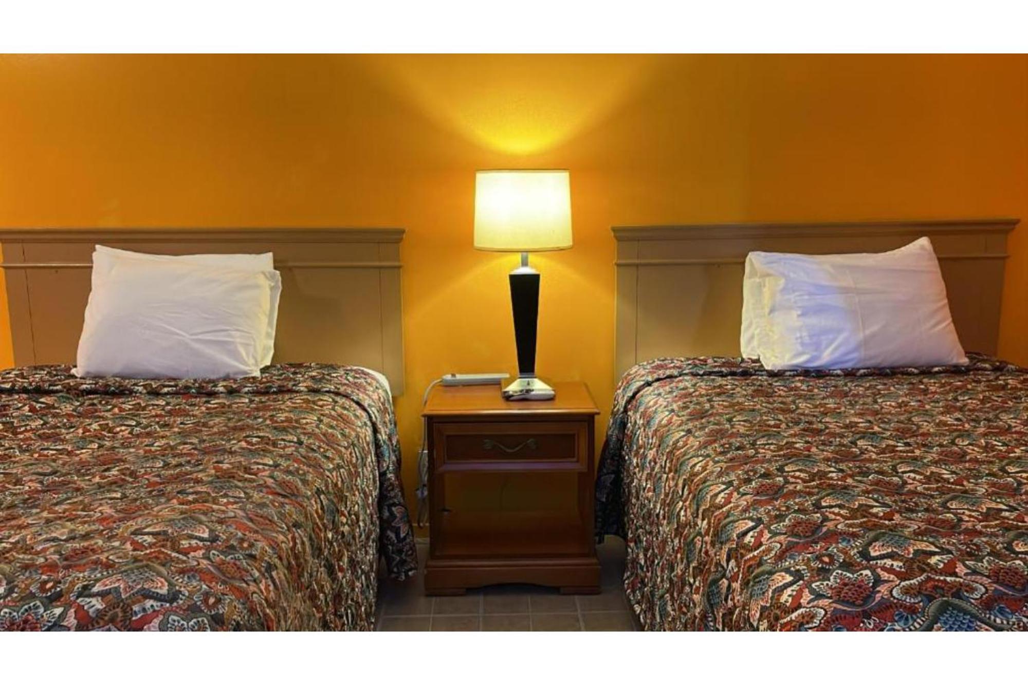 Lake Country Inn Riverside Esterno foto