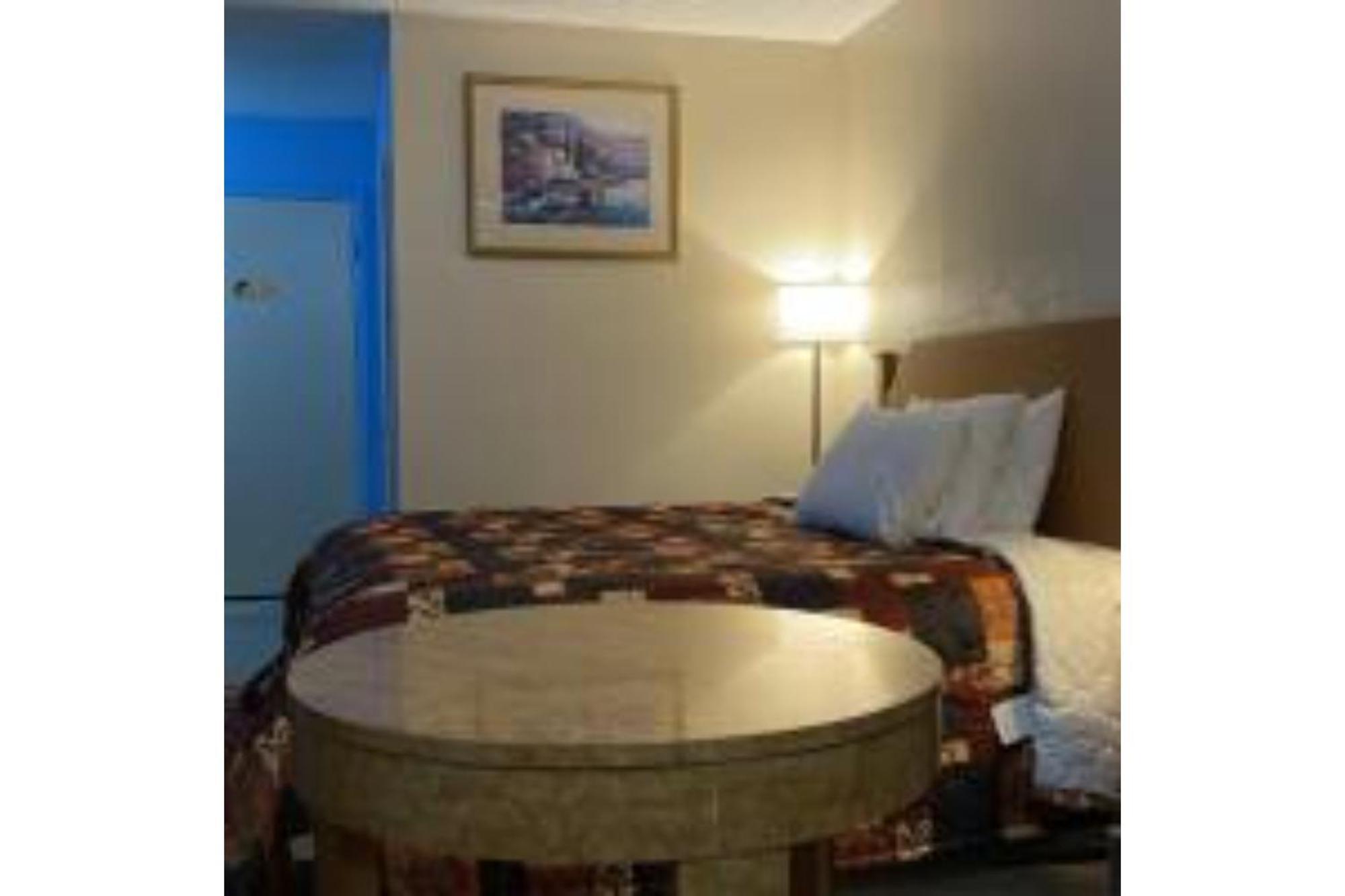 Lake Country Inn Riverside Esterno foto